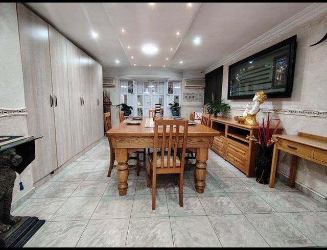 4 BEDROOM HOUSE FOR SALE IN LA LUCIA